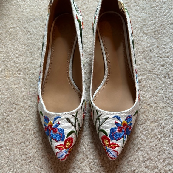 Tory Burch Shoes - Tory Burch White Embroidered Floral Pointed-Toe Flats